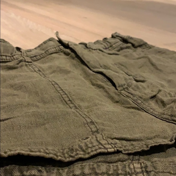 Loose fitting, army green shorts - Picture 2 of 4